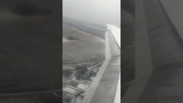 Посадка самолёта "ИрАэро" на недостроенную полосу в Домодедово смотреть онлайн