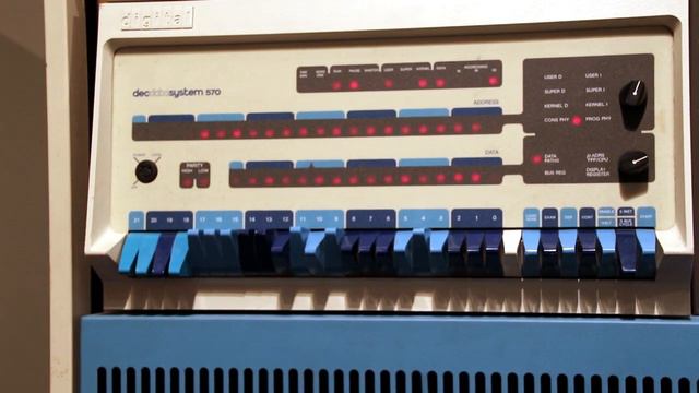 PDP-11/70 panel operation - test run "script18 cc prime TB8A3142" смотреть онлайн