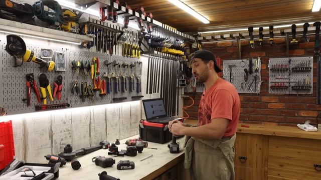 Самый опасный инструмент для видеоблогера! смотреть онлайн