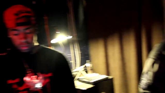 Portable Hero and its too loud artist Sketch perform on stage at the same time смотреть онлайн