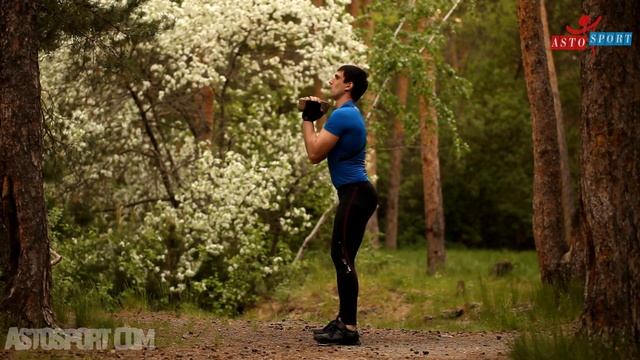 Приседания с камнем у груди. Уличные упражнения смотреть онлайн