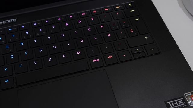 Análisis: Blade 14 (2022) de Razer, con Ryzen 9 6900HX y RTX 3070 Ti смотреть онлайн