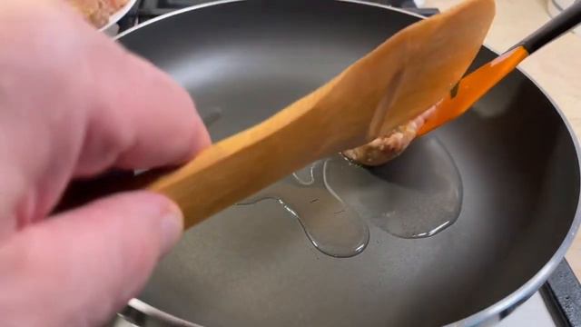 Saftige und leckere hausgemachte Schnitzel! Tolles Abendessen mit einfachen Zutaten! смотреть онлайн