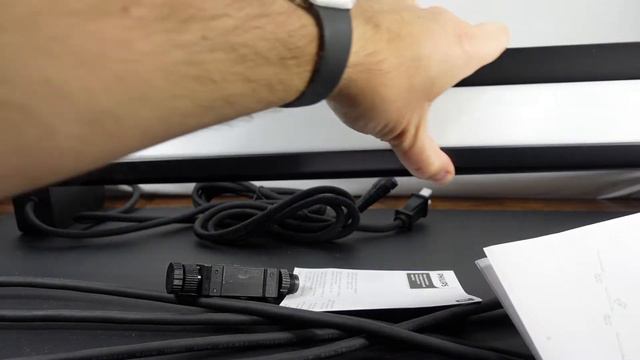 Philips Hue White & Color Outdoor Light Bar Extension | Unboxing and Setup смотреть онлайн