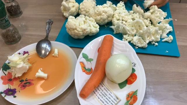 СВИНИНА С ЦВЕТНОЙ КАПУСТОЙ смотреть онлайн