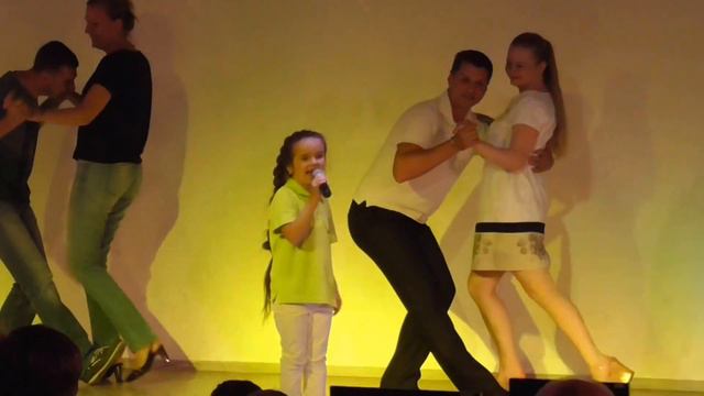 Голосята Выпускной. Милана Писарчик. А он мне нравится. 25 мая 2016 г. смотреть онлайн