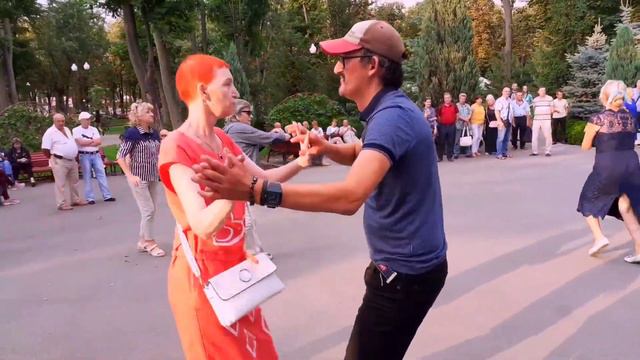 С ДНЁМ РОЖДЕНИЯ, ЛАРОЧКА!🎂 БУДЬ ЗДОРОВА И ЛЮБИМА, СЧАСТЬЯ И МИРА!🌹🌹🌹🕊️ смотреть онлайн