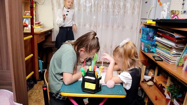 Играем в школу, урок математики смотреть онлайн