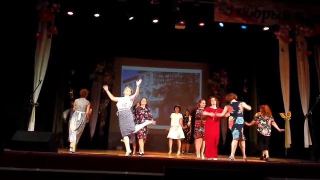 танец учителей на выпускном в 3 гимназии Академгородка 27 июня 2018 г смотреть онлайн