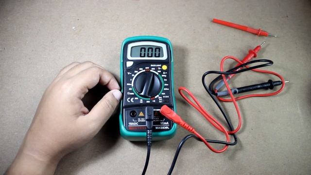 How to safely measure AC voltage by Digital Multimeter смотреть онлайн