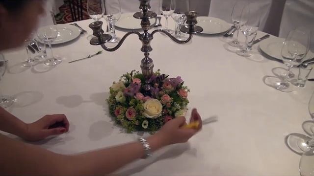 Украшаем цветами подсвечник в Ренессанс Renaissance Baltic Hotel смотреть онлайн