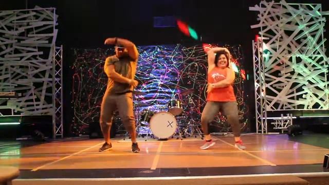 Ricky Martin - "La Mordidita" Zumba® Choreo Contest by Karmina Melendez-Phaire & Wallace смотреть онлайн