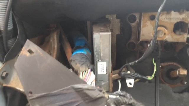 How to remove a computer ECU/ECM on a Lincoln town car смотреть онлайн