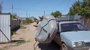 Багажник для перевозки лодки.