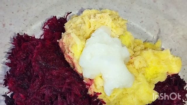 Красные драники из свеклы и картофеля.Выглядят очень необычно.Готовятся легко и быстро. смотреть онлайн
