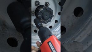 Какой гайковёрт сможет открутить гайки колеса Газель Некст