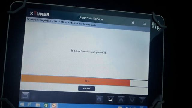 Peugeot 206-teste no sistema de som com scanner Xtuner смотреть онлайн