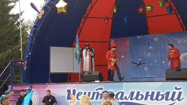 Иван Грозный с флагом ВДВ! День ВДВ, г. Красноярск || 2 августа смотреть онлайн