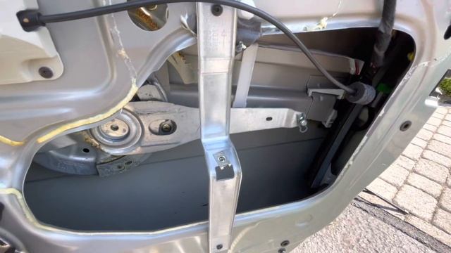 VOLVO S80 WINDOW REPLACEMENT - How To Replace Broken Front Side Windows on a Volvo S80 смотреть онлайн