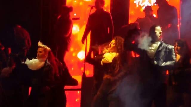 Hande Yener Akmerkez 2016 Yılbaşı Konseri Hani Bana