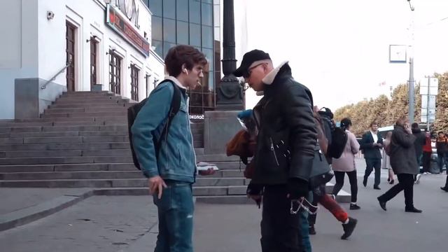 Когда подошёл стрелять сигу у школьников смотреть онлайн