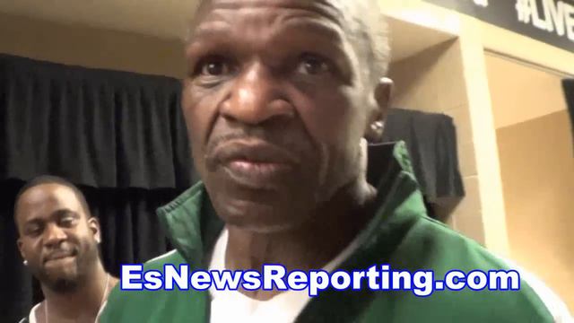 floyd mayweather sr talks to robert garcia about roach - EsNews boxing смотреть онлайн
