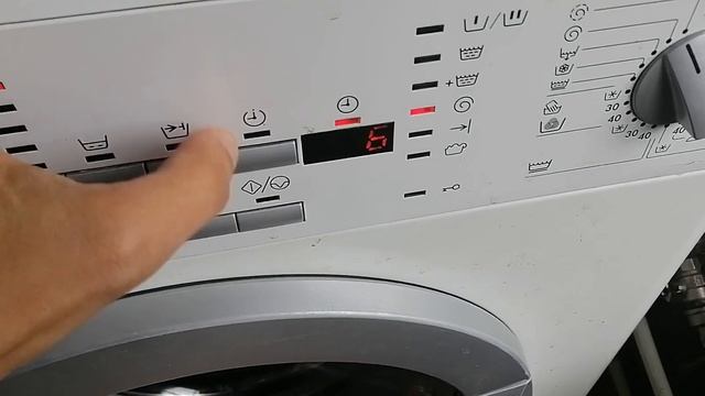 стиральная машина AEG LAVAMAT L 1049. проблема с замком, но нет ошибки E 40 смотреть онлайн