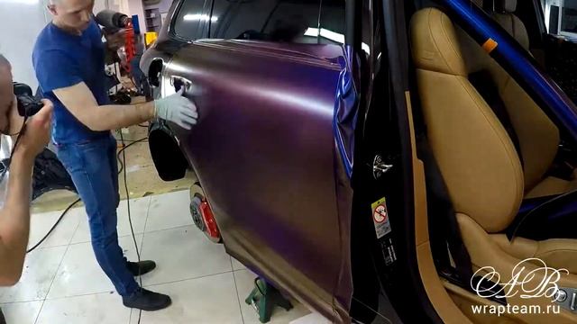 Porsche Cayenne Turbo S - Blue/Red Satin смотреть онлайн