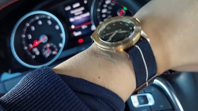 Watch U Strappin'?! Ep. 266 - Baltic Aquascaphe Bronze Blue Gilt Dial / Erika's Original MN Strap смотреть онлайн