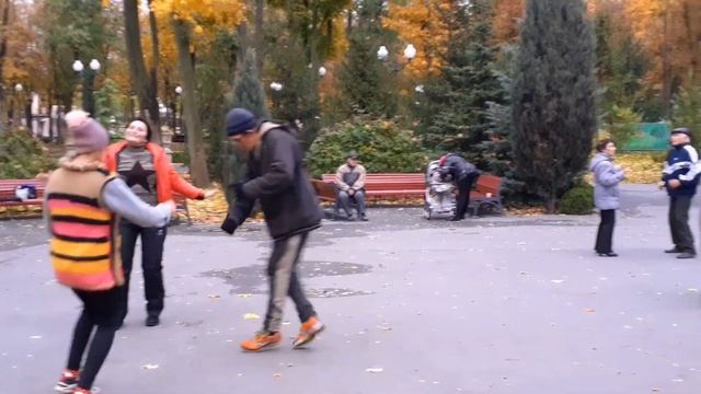 РЕКОМЕНДУЮ!???/ТАНЦЫ В ПАРКЕ ГОРЬКОГО ХАРЬКОВ ОКТЯБРЬ 2021 смотреть онлайн