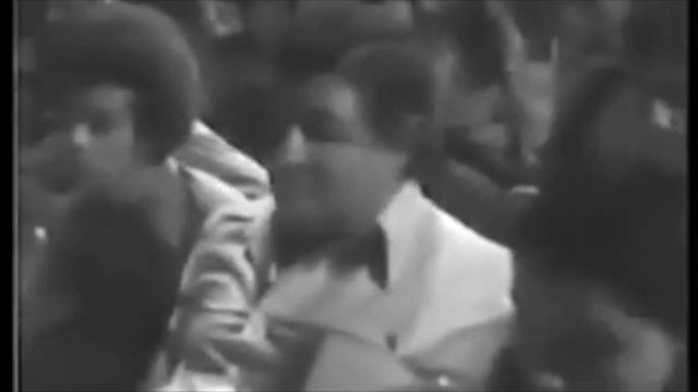 TV Bra for living sculpture смотреть онлайн