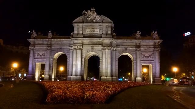 Timelapse Puerta de Alcalá смотреть онлайн