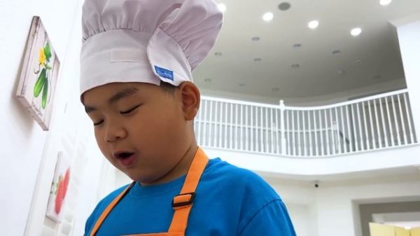 Jannie and Charlotte Learn to Play Nice Together and Compete in Black vs Pink Colors Challenge!