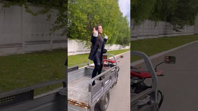 Вип транспорт для MARI M #юмор #shortsvideo #миниюбка смотреть онлайн