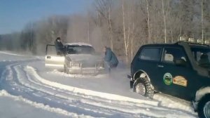Нива и Опель Монтерей по тяжёлому снегу