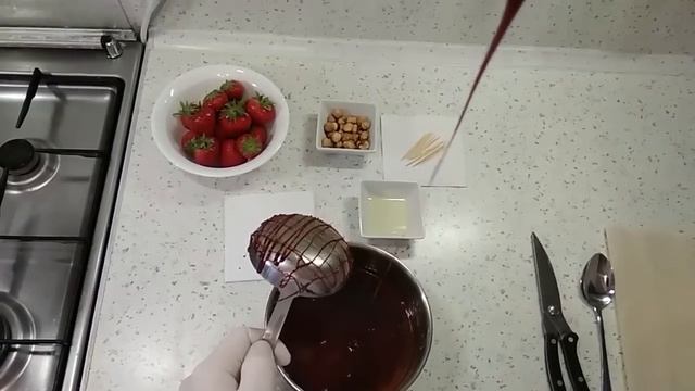 Карамельный декор/карамельная клетка/карамелизированные орехи и клубника. Caramel decoration смотреть онлайн