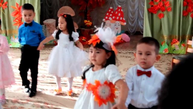 Осенний бал !В садике!У Айшы! смотреть онлайн