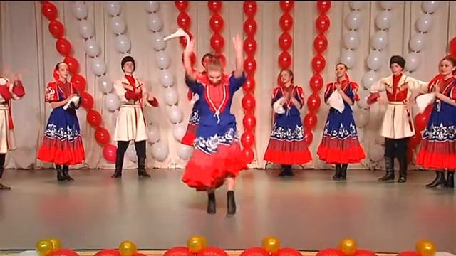 22 КАЗАЧИЙ ТАНЕЦ ИСПОЛНЯЕТ АНСАМБЛЬ ТАНЦА СЮРПРИЗ смотреть онлайн