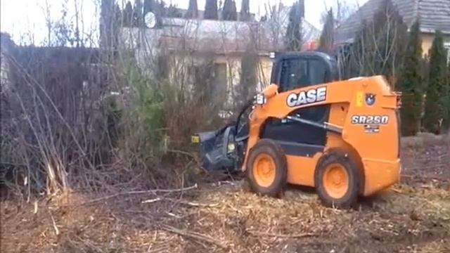 TC160 Косилка фронтальная GFGORDINI на мини-погрузчике Case SR250 смотреть онлайн