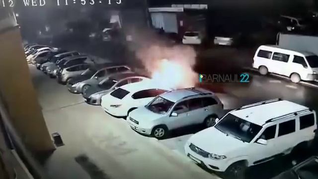 Поджог машины ночью на ул. Димитрова смотреть онлайн