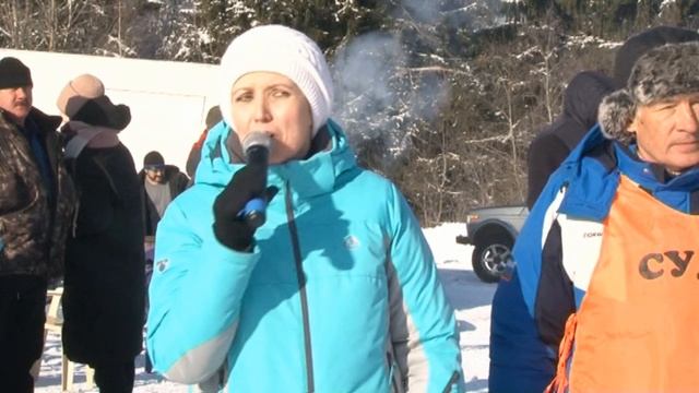 На снежной гоночной трассе