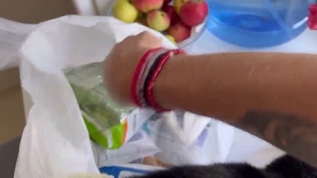 ВЛОГ. Подарок с неба.Бессонная ночь. Покупки еды. Иду на свидание. смотреть онлайн