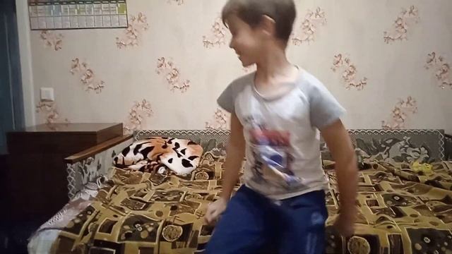 Кувырок в воздухе . смотреть онлайн