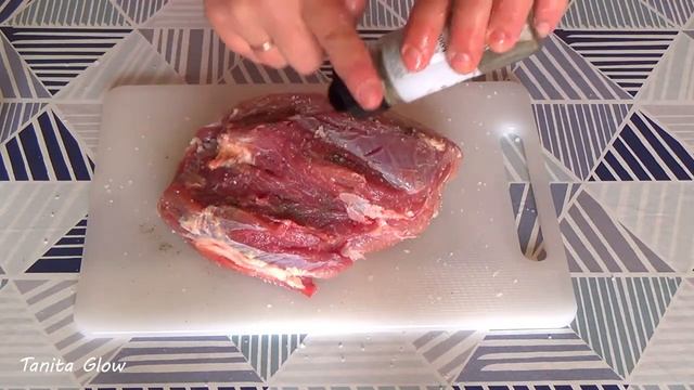 Как ВКУСНО Запечь Мясо ! Мясо Свинины Запеченное в Духовке Целиком. смотреть онлайн