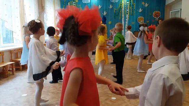 Танец "Каблучок" А. Евтодьевой (постановка танца - Дружинина Татьяна Владимировна) смотреть онлайн