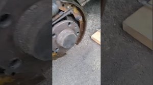 как убрать писк барабанных тормозов. Шкода Октавия А4.