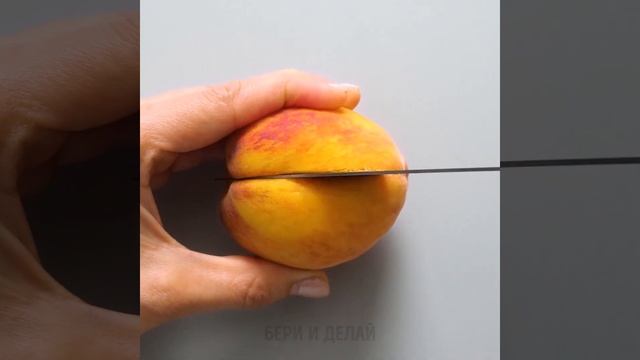 26 ЛАЙФХАКОВ ДЛЯ ЛЮБИТЕЛЕЙ ФРУКТОВ || Как очищать и нарезать фрукты смотреть онлайн