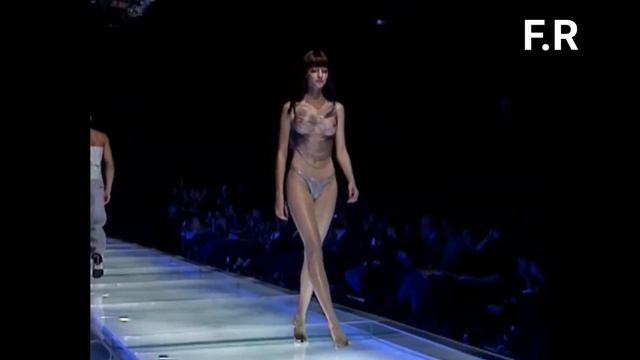 SUPERMODEL: Gisele Bündchen | Runway Collection
