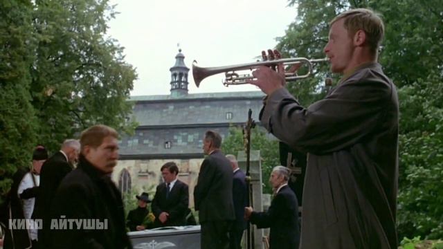 Ол кішкентай бала асырап алдым деп ойлайды, ал шындығында ол 30 жасар Карлик смотреть онлайн