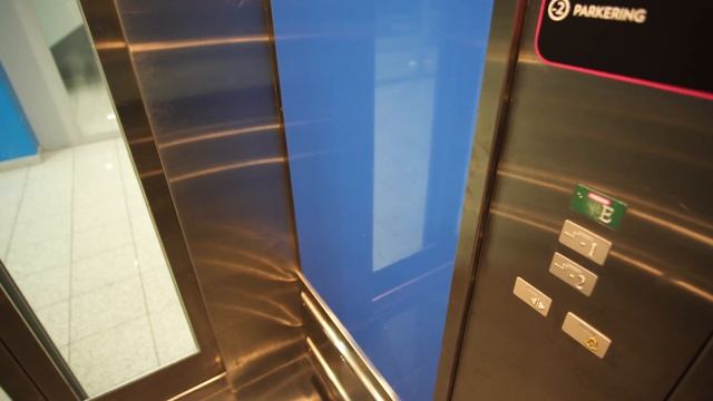 Sweden, Stockholm, Kista Galleria, 20X escalator, 6X elevator смотреть онлайн